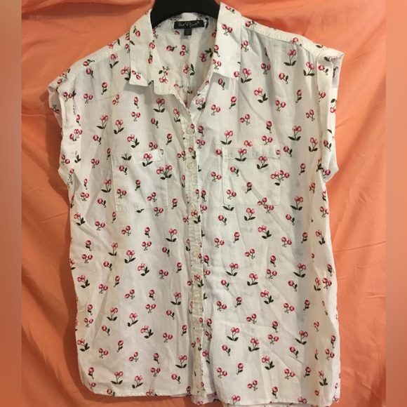 2/$20 Vintage inspired, 50's Pin up, button up. Size M - Picture 1 of 8